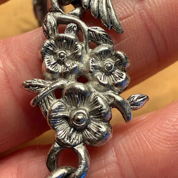 🌺 🌺🌺 Silver Tone Floral Bracelet With Hummingbirds Vintage Style Jewelry - Picture 6 of 6